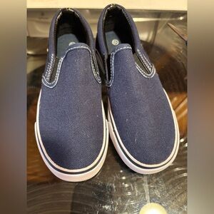 Amazon Essentials Kids Blue Slip-On Sneakers